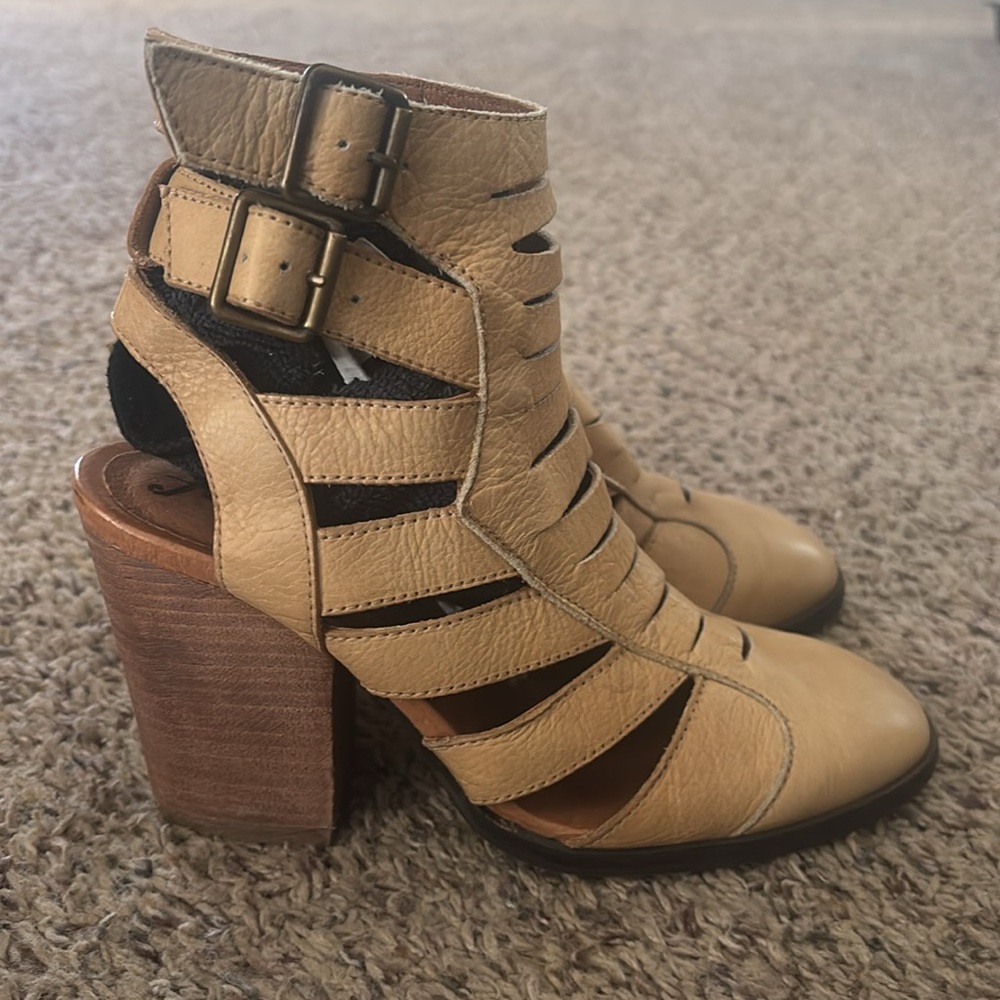 Free People Hayes Leather Boot in Beige size 36 = US 6 - Picture 3 of 7